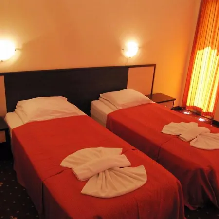 & Maverick Hotel