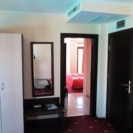 & Maverick Hotel