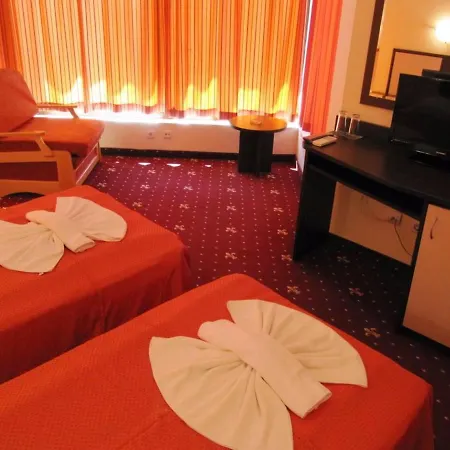 Hotel & Maverick 3*